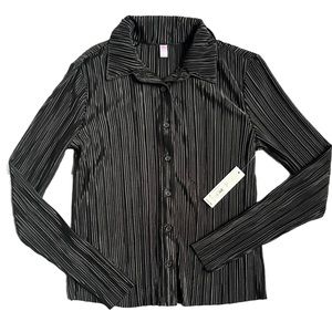 NWT NO BOUNDARIES BLACK PLEATED BUTTON DOWN COLLARED LONG SLEEVE SHIRT SMALL